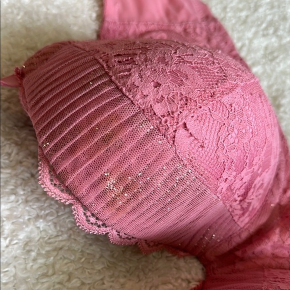 Soft Pink Lace Padded Bra with Adjustable Straps - Picture 4 of 6